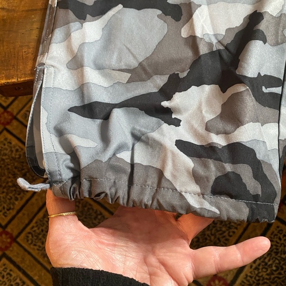 Nike FIT DRY Women’s GRAY and BLUE  Apparel cargo pants gold buttons & pink logo - Picture 8 of 10